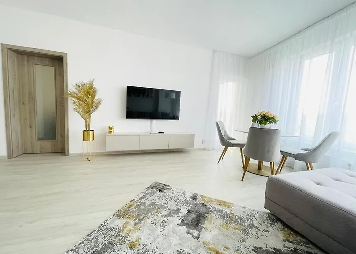 New Luxury City Centre Apartment With Panoramic View, Free Parking