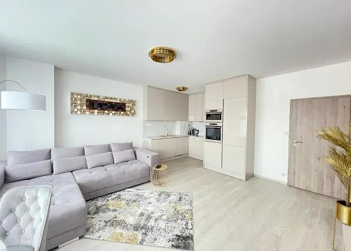 New Luxury City Centre Apartment With Panoramic View, Free Parking